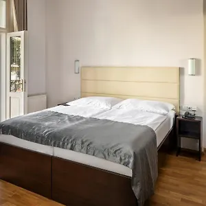 4* Отель Unique