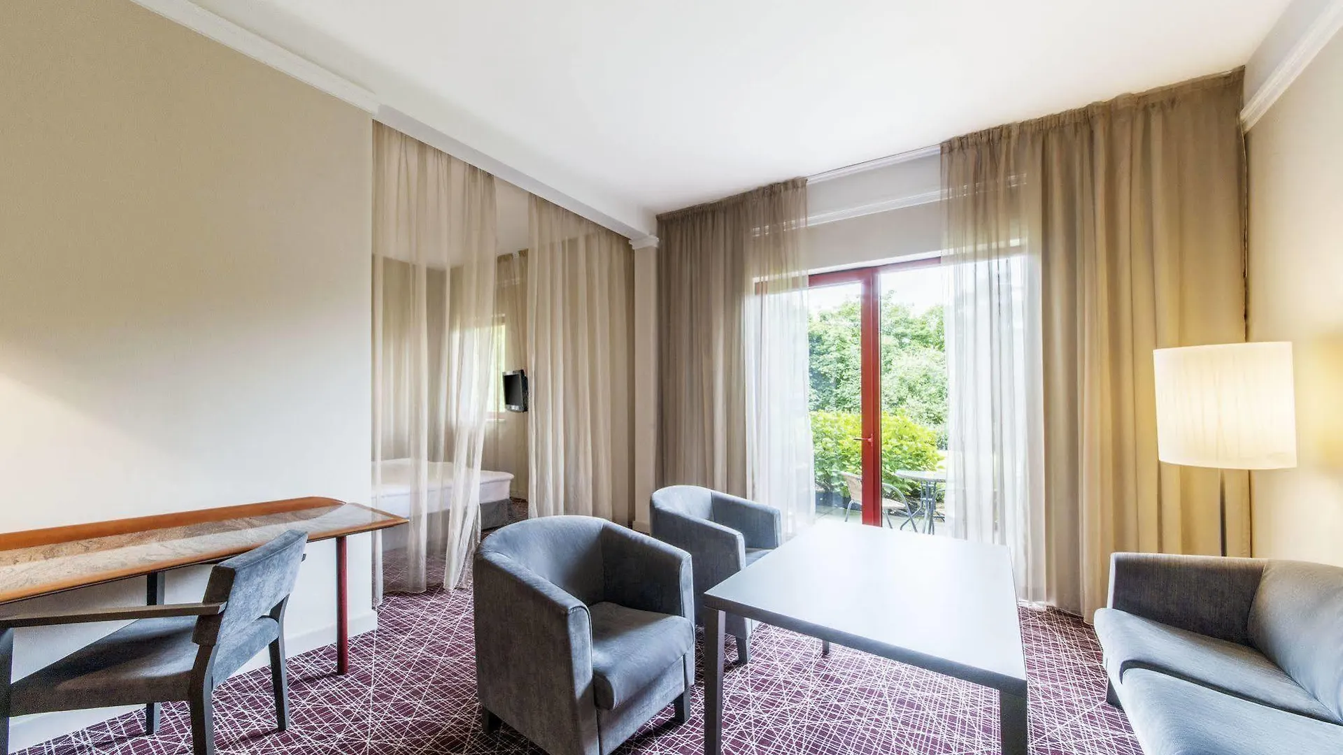 Nh Prague City 4*,